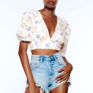 Zara - PRINTED EMBROIDERED TOP
118 - REF. 0881/031 - XS